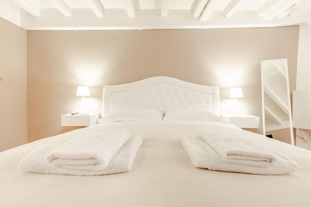 Amazing Apartment In Piazza Santa Croce Firenze Luaran gambar